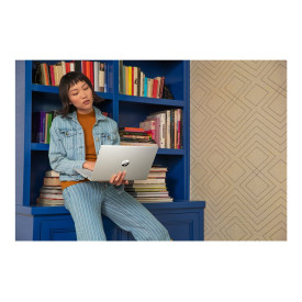 Лаптоп HP Pavilion 15-EH3008NU AMD Ryzen 7 7730U 15.6 inch FHD IPS 16GB DDR4 RAM 1TB SSD