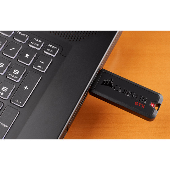 Флаш памет CORSAIR Voyager GTX USB3.1 256GB 440/440MBs Zinc Alloy