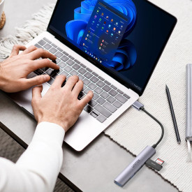 USB хъб Unitek USB3.0/2.0 HUB, 4 порта, uHUB Q4, USB-A вход, USB3.0 x 1, USB2.0 x 3, H1208A